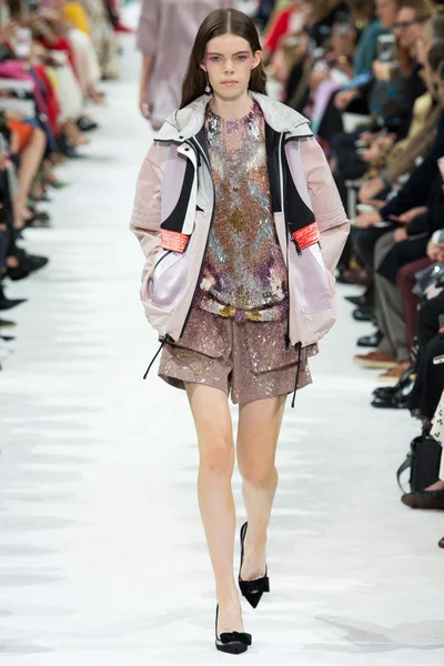 Look 11